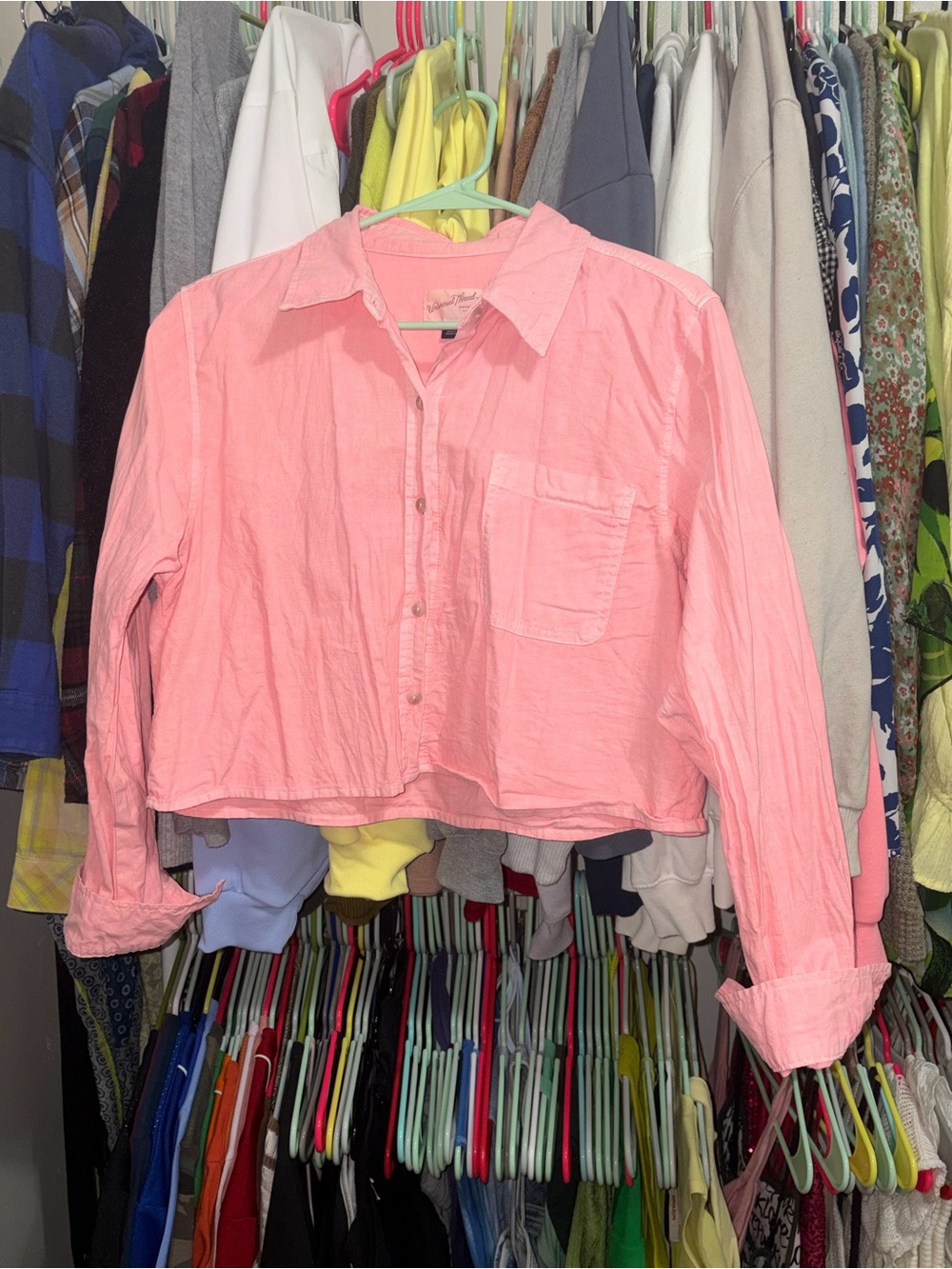 Universal Thread Cropped Button-Down Shirt in Neon Pink